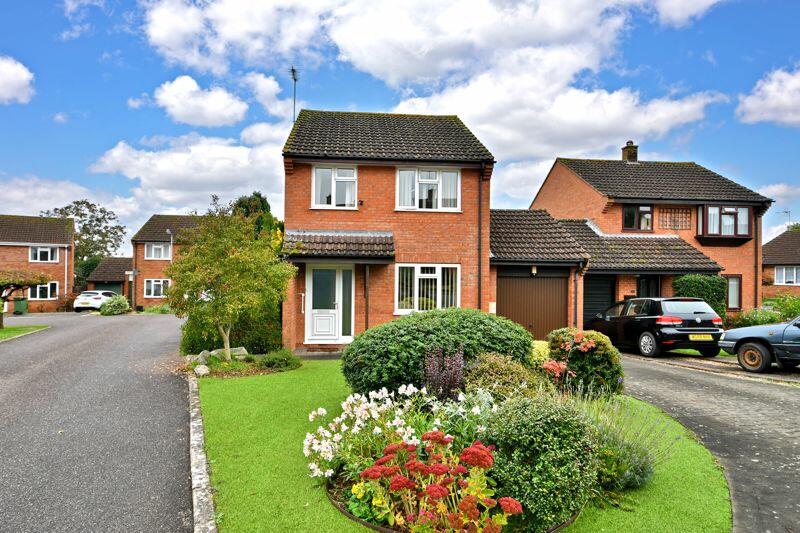 3 bedroom link detached house for sale in The Paddocks, Wellington, TA21