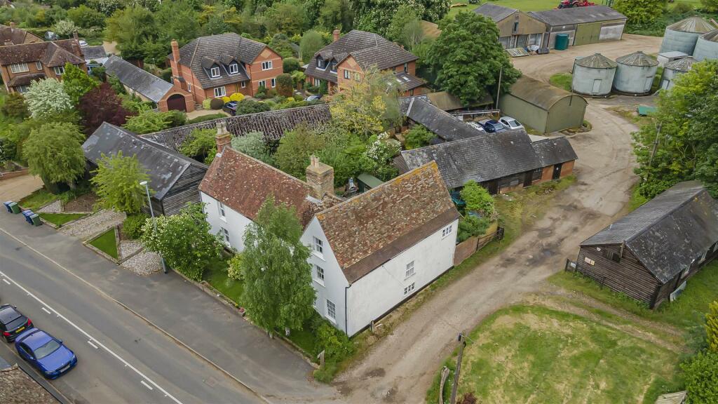 6 bedroom detached house for sale in Ermine Street, Caxton, CB23