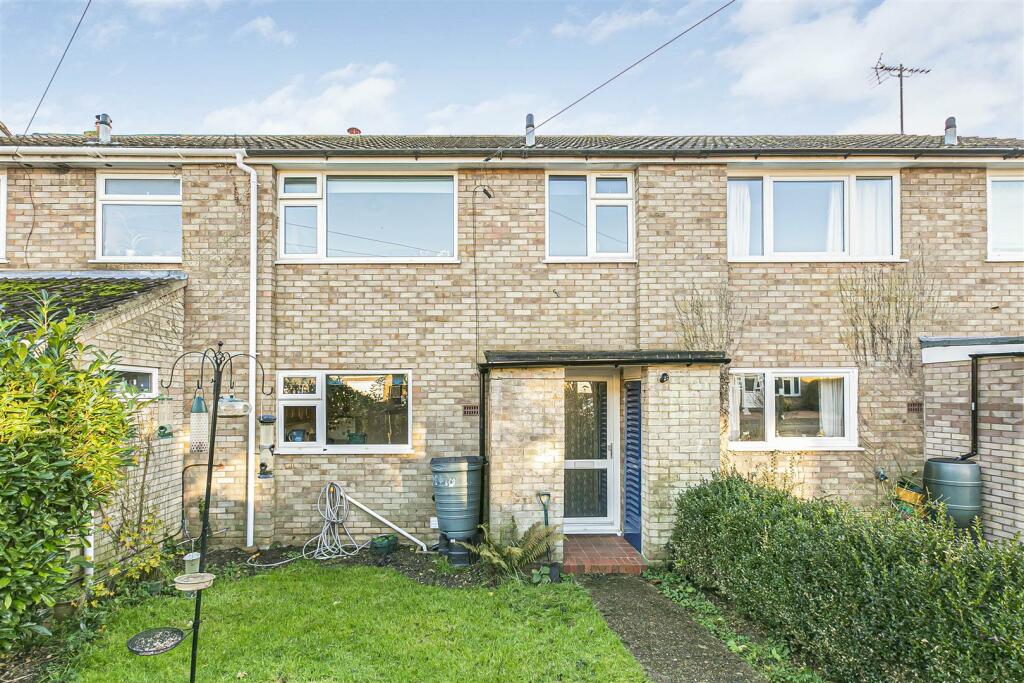 3 bedroom terraced house for sale in Foxs Way, Comberton, CB23