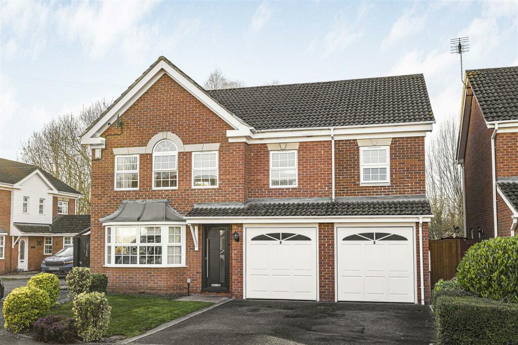 5 bedroom detached house for sale in Skiver Close, Sawston, CB22