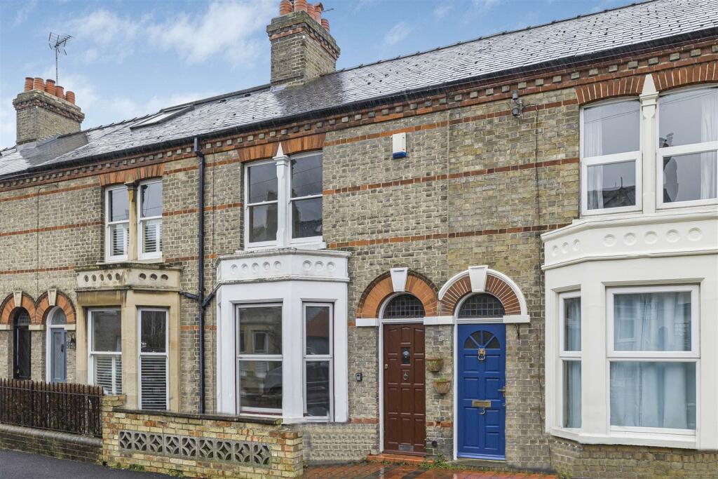 3 bedroom terraced house for sale in Marshall Road, Cambridge, CB1
