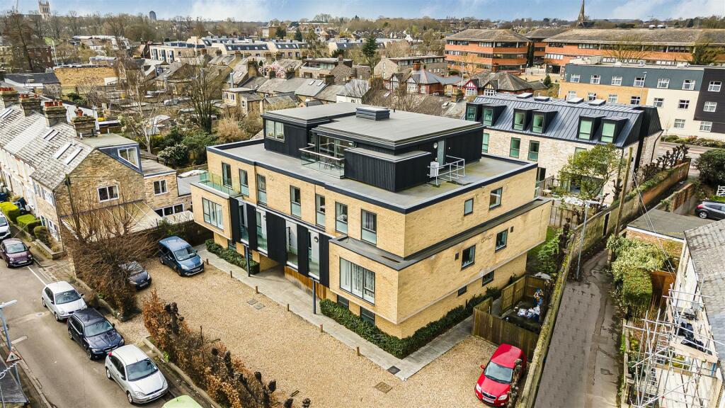 3 bedroom penthouse for sale in Springfield Road, Cambridge, CB4