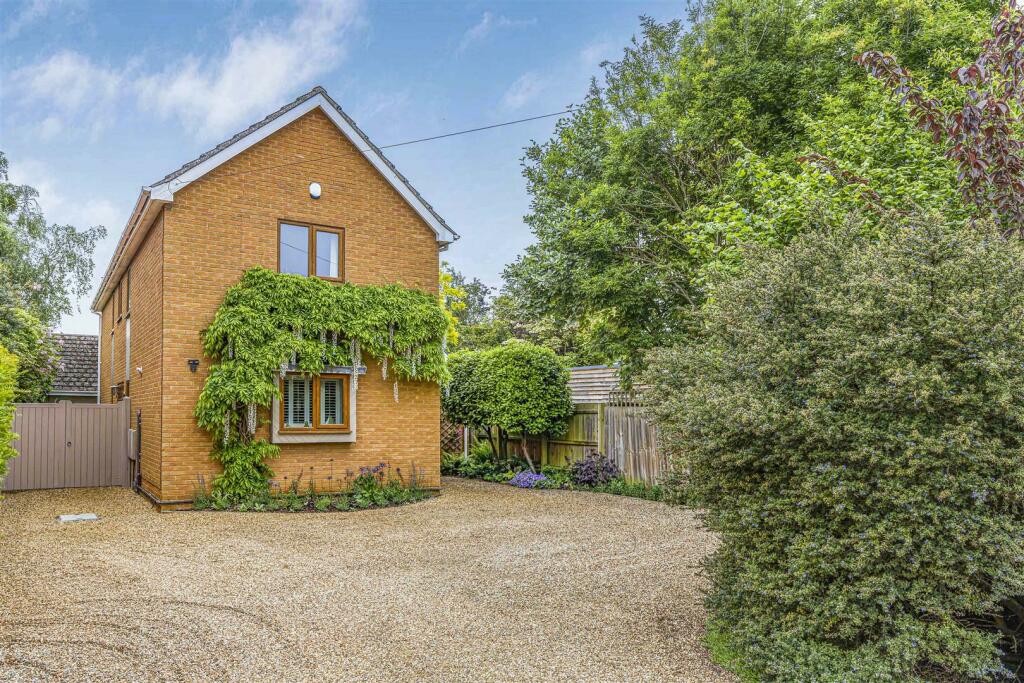 4 bedroom detached house for sale in Lambs Lane, Cottenham, CB24