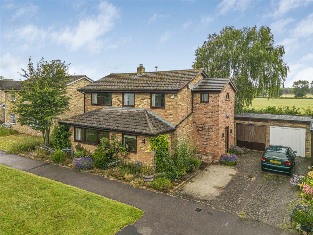 4 bedroom detached house for sale in Beechwood Avenue, Bottisham, CB25