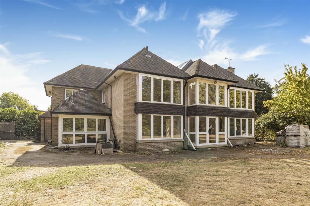 Main image of property: High Street, Hemingford Abbots, Huntingdon