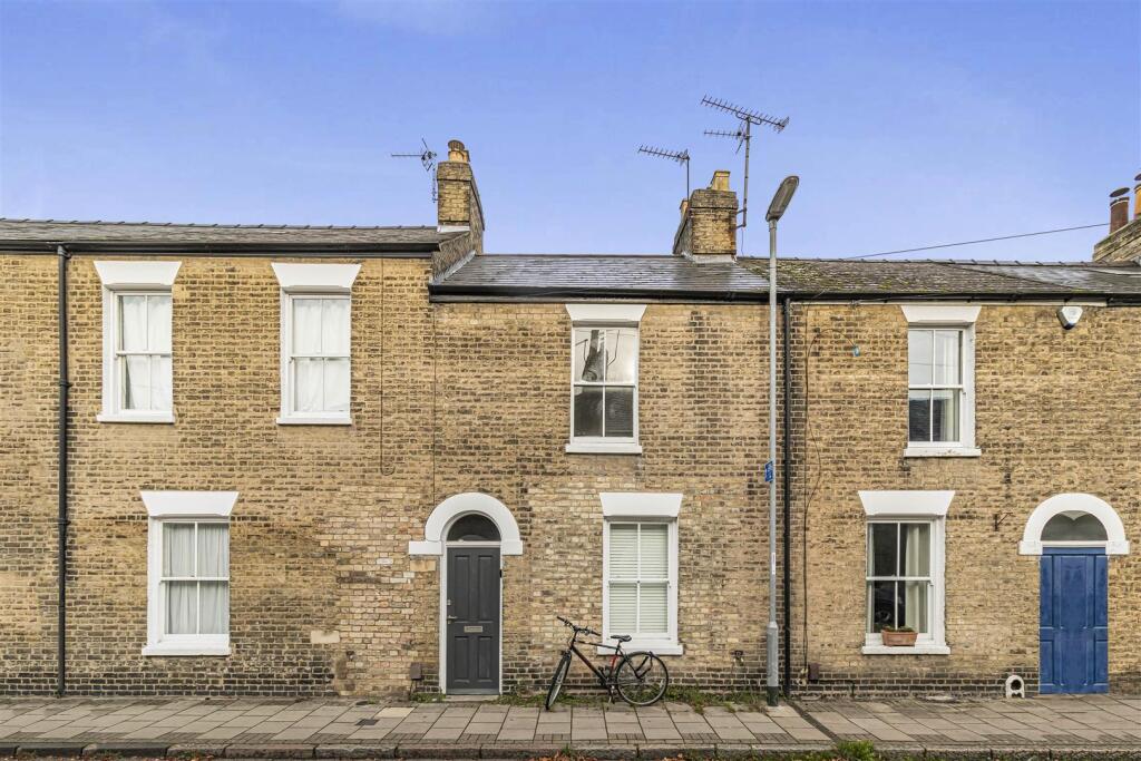 Main image of property: Norwich Street, Cambridge