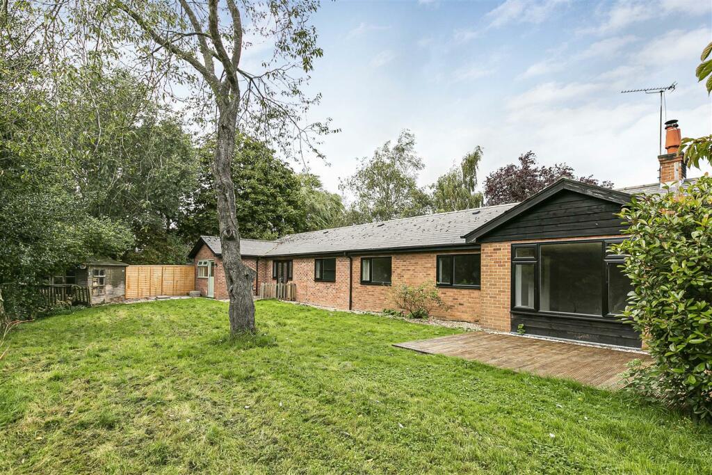 4 bedroom detached bungalow for sale in Caxton End, Bourn, CB23