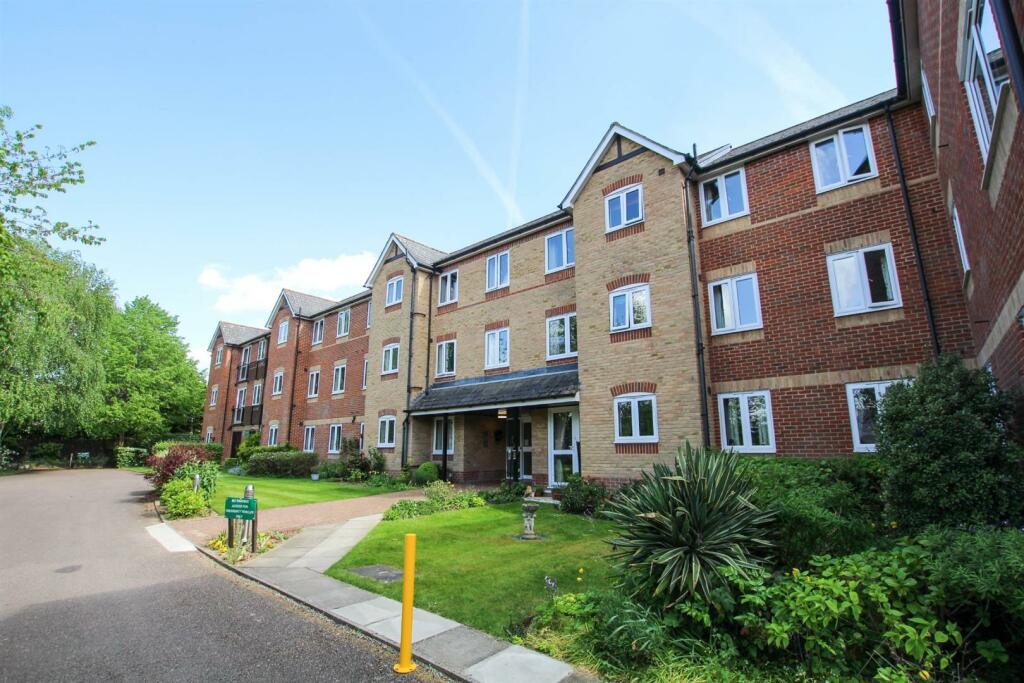 1 bedroom retirement property for sale in Station Street, Saffron