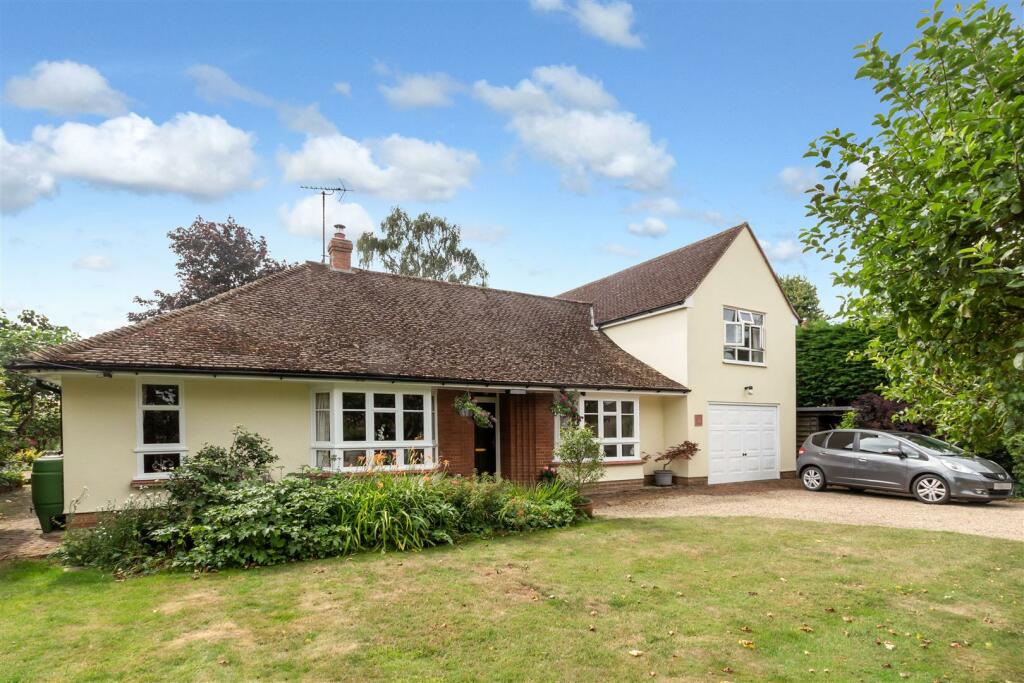 5 bedroom detached house for sale in Debden Green, Saffron Walden, CB11