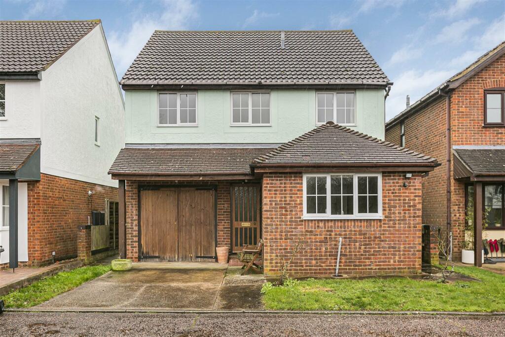 4 bedroom detached house for sale in Fulfen Way, Saffron Walden, CB11