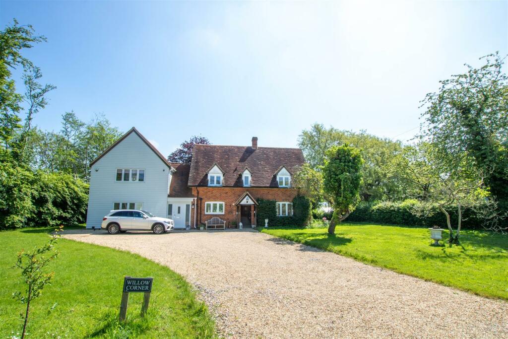 4 bedroom detached house for sale in Bardfield End Green, Thaxted