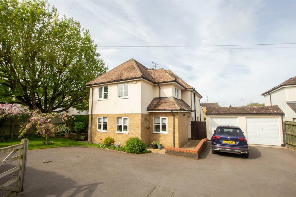 4 bedroom detached house for sale in Debden Road, Saffron Walden, CB11