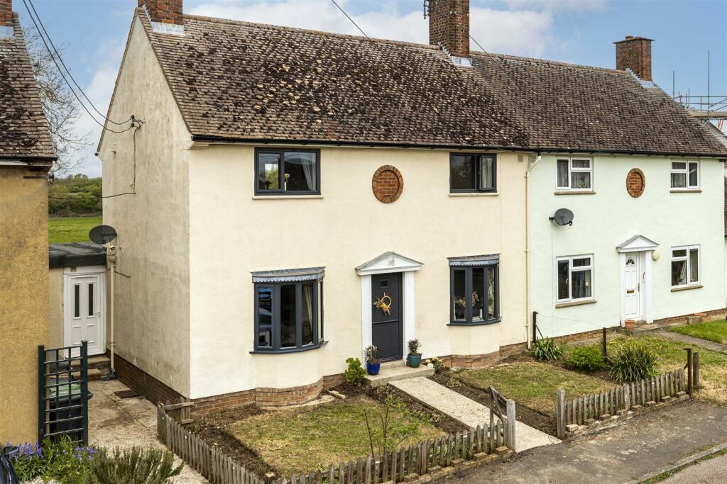 3 bedroom semidetached house for sale in Harvey Way, Hempstead