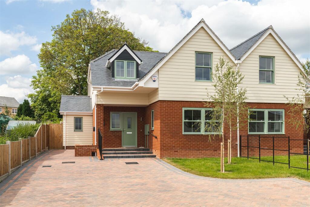 4 bedroom semidetached house for sale in Stansted Road, Elsenham, CM22