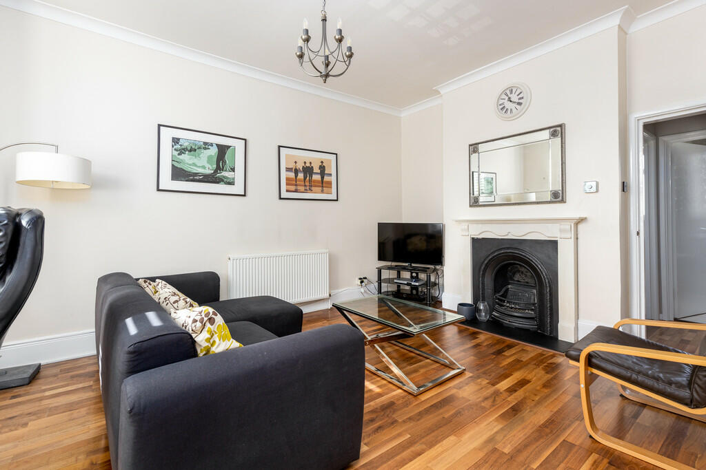 2 bedroom apartment for sale in Blandford Road, London, W5