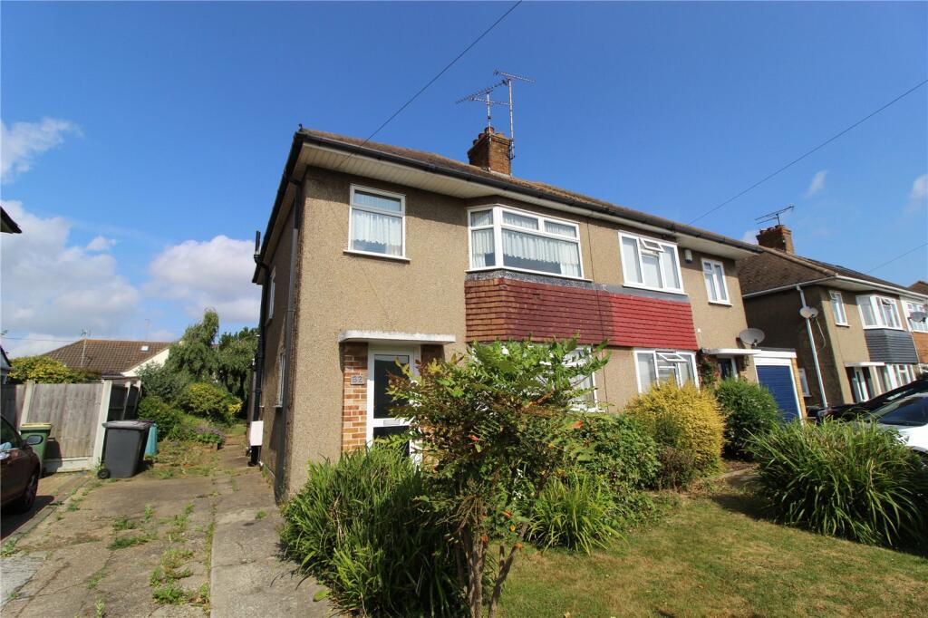 3 bedroom semidetached house for sale in Grange Gardens, Rayleigh, Essex, SS6