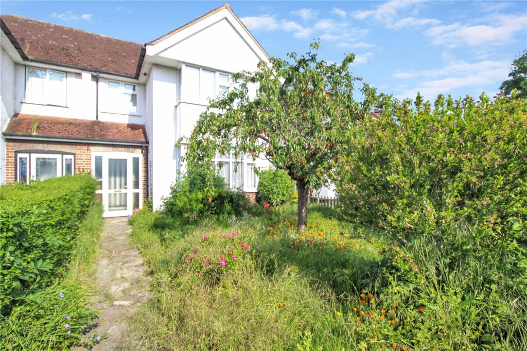 3 bedroom semidetached house for sale in Manners Way, SouthendonSea, SS2