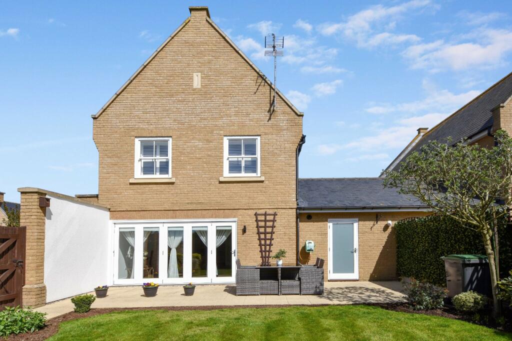 3 bedroom detached house for sale in Gunners Rise, Shoebury Garrison