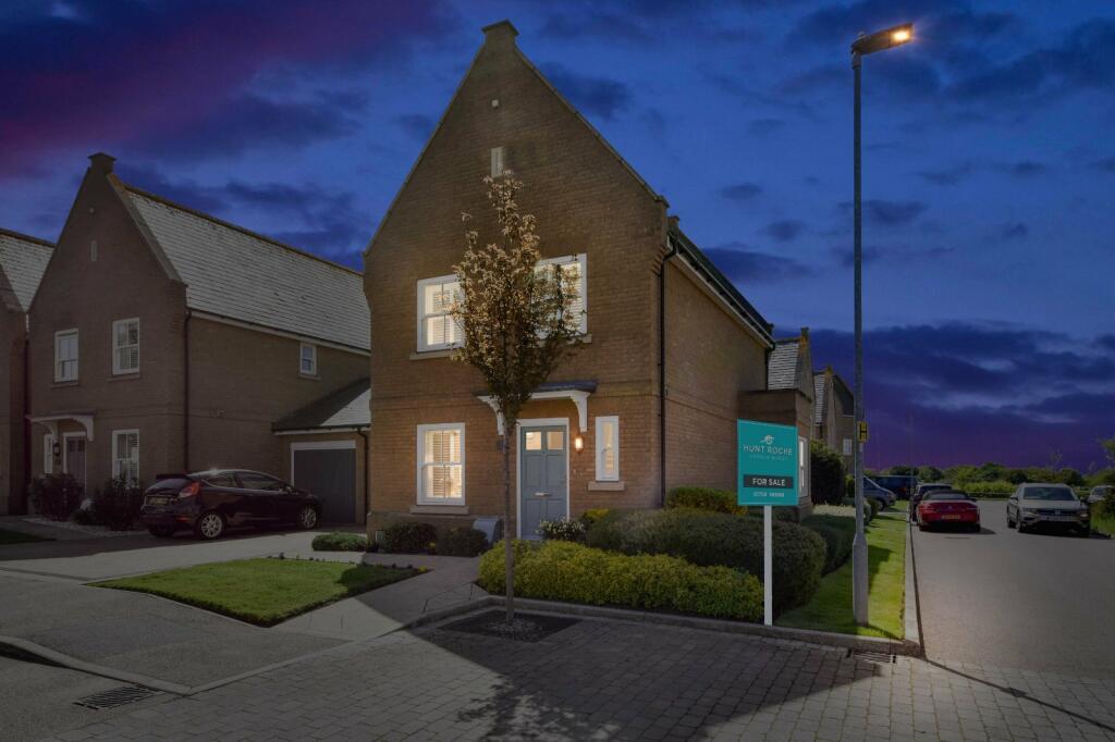 3 bedroom detached house for sale in Gunners Rise, Shoebury Garrison