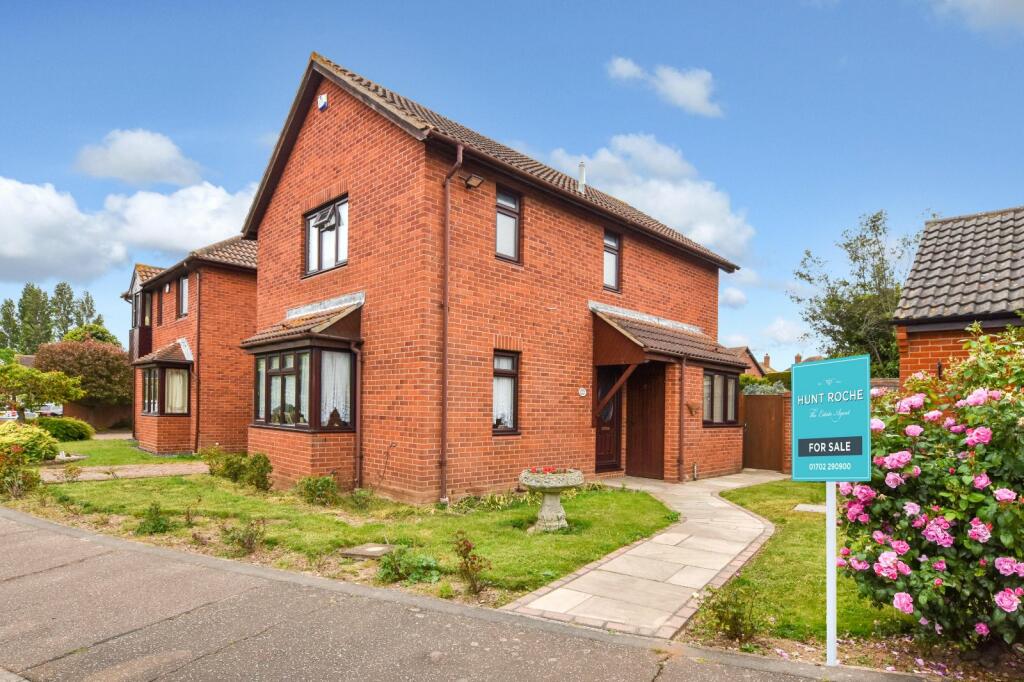 3 bedroom detached house for sale in Sonning Way, North Shoebury