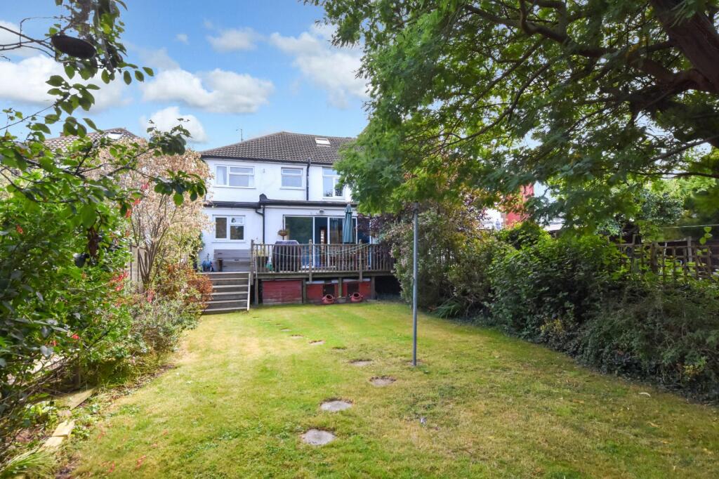 4 bedroom semidetached house for sale in Wakering Road, Shoeburyness