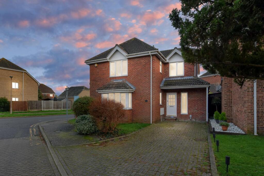 4 bedroom detached house for sale in Lambourn Close, North Shoebury