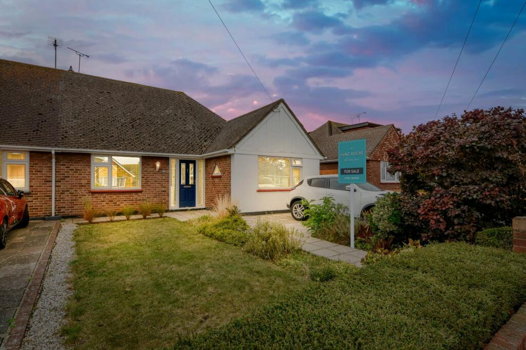 2 bedroom bungalow for sale in Waterford Road, South Shoebury