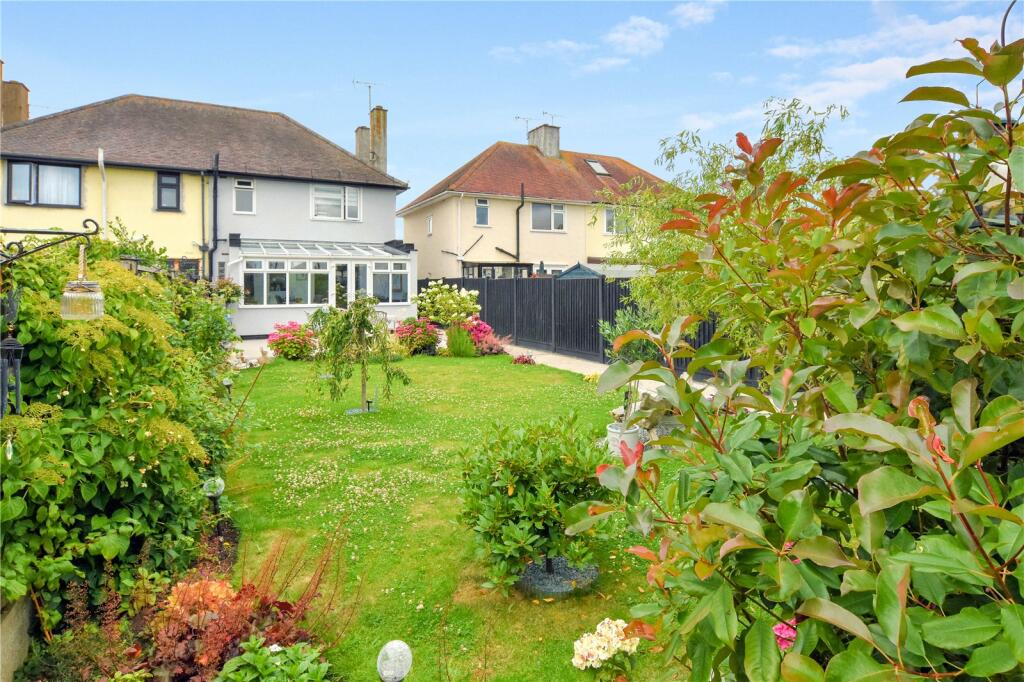 3 bedroom semidetached house for sale in Caulfield Road, Shoeburyness
