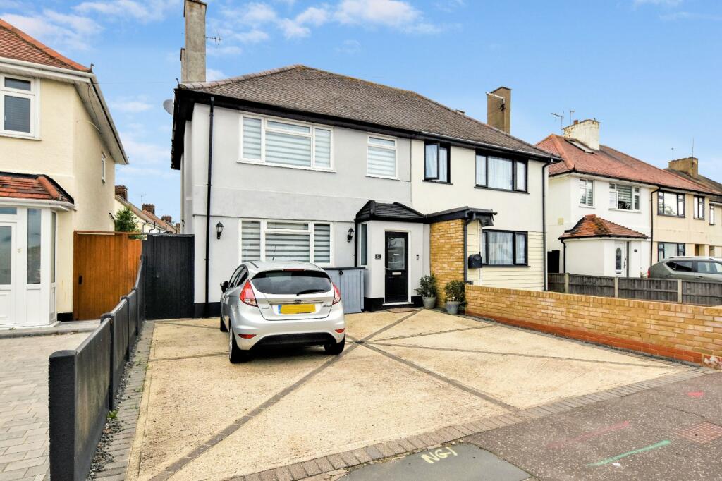 3 bedroom semidetached house for sale in Caulfield Road, Shoeburyness