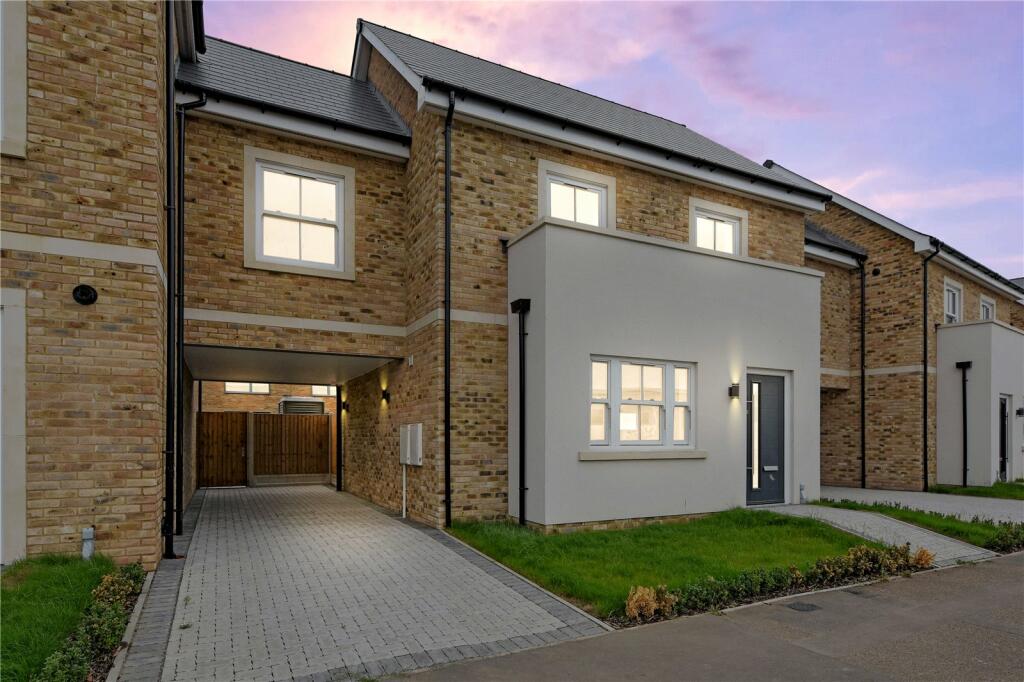 4 bedroom link detached house for sale in Artillery Place, New Garrison