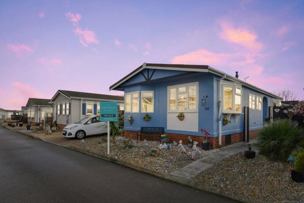 2 bedroom retirement property for sale in East Beach Park, Tingdene