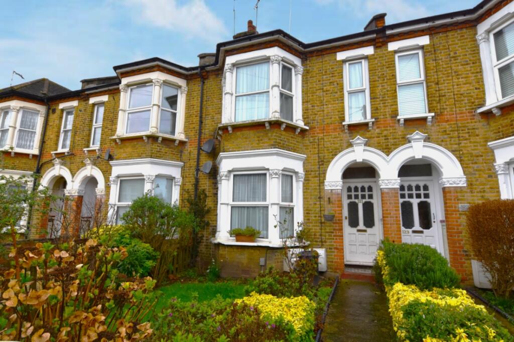 1 bedroom apartment for sale in High Street, Shoeburyness, Essex, SS3