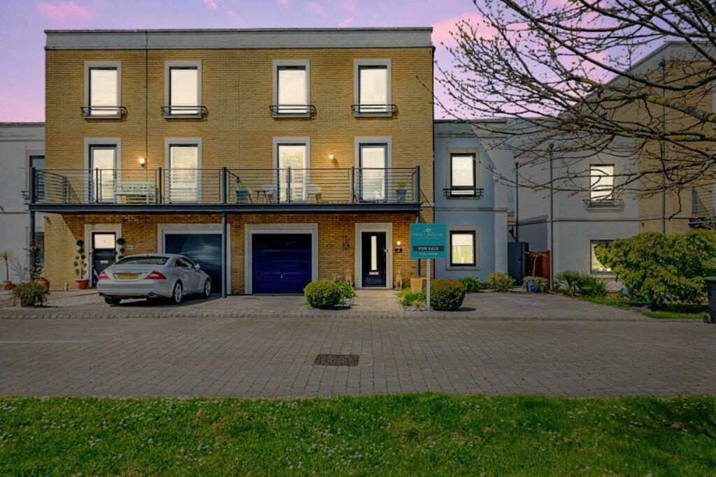 5 bedroom semidetached house for sale in Boundary Way, Shoebury