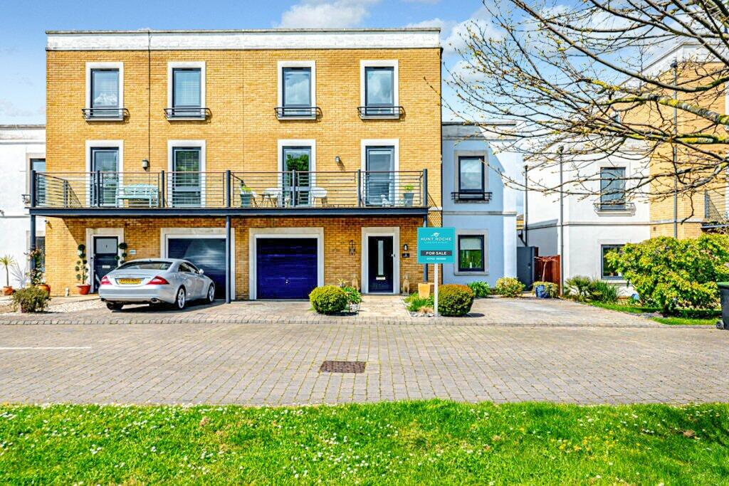 5 bedroom semidetached house for sale in Boundary Way, Shoebury