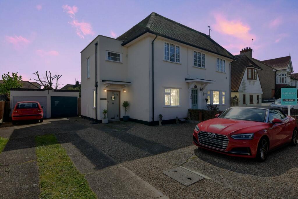 3 bedroom apartment for sale in Church Road, Shoeburyness, Essex, SS3
