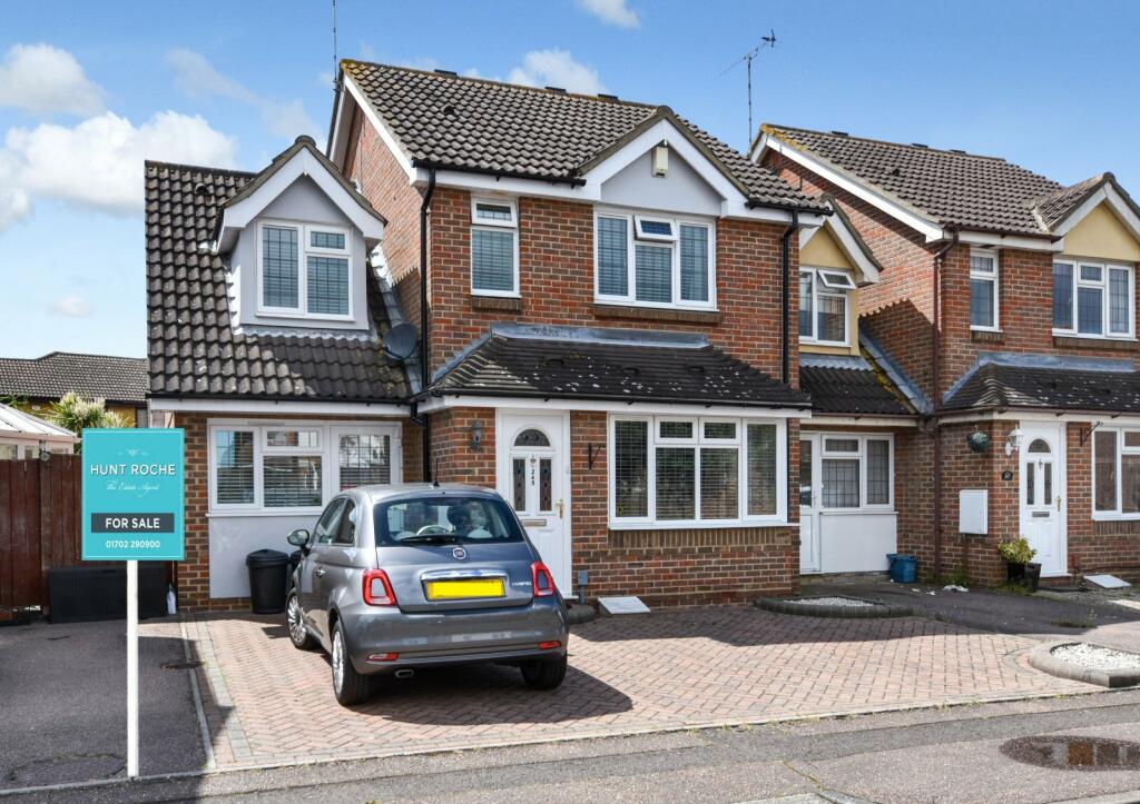 3 bedroom link detached house for sale in Frobisher Way, North Shoebury