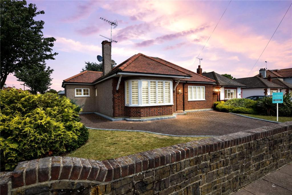 2 bedroom bungalow for sale in Church Road, Shoeburyness, Essex, SS3