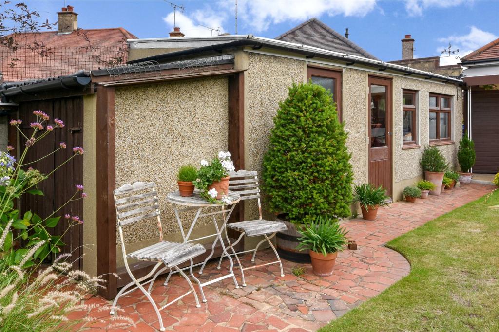 2 bedroom bungalow for sale in Walsingham Road, SouthendonSea, Essex, SS2