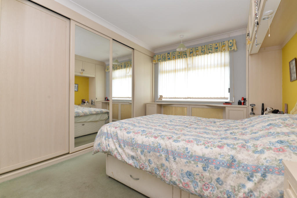 2 bedroom bungalow for sale in Arnolds Close, Barton On Sea, New Milton