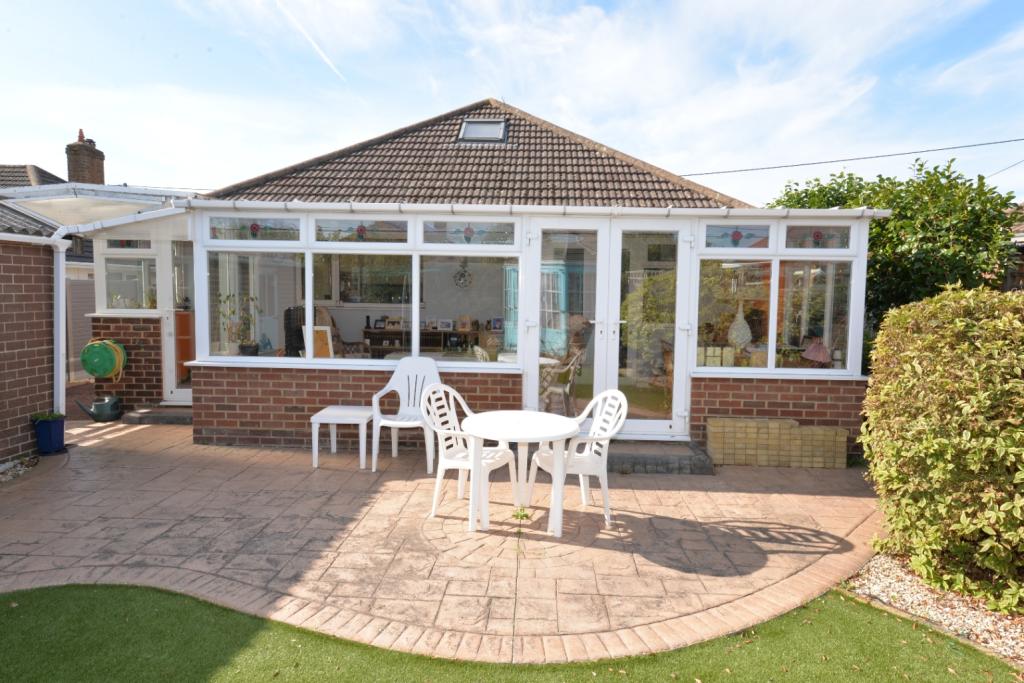 2 bedroom bungalow for sale in Arnolds Close, Barton On Sea, New Milton