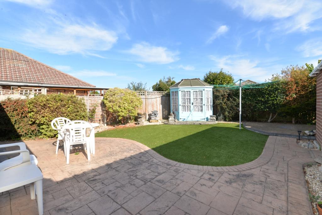 2 bedroom bungalow for sale in Arnolds Close, Barton On Sea, New Milton