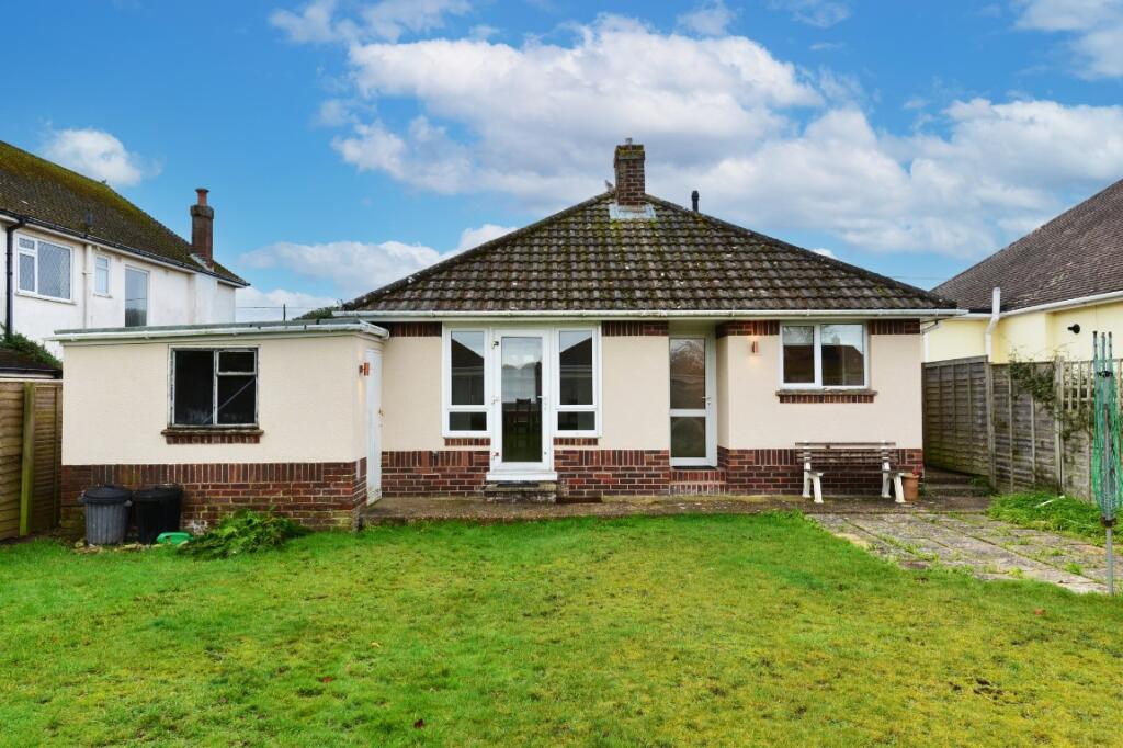 2 bedroom bungalow for sale in Sea Road, Barton On Sea, New Milton, BH25