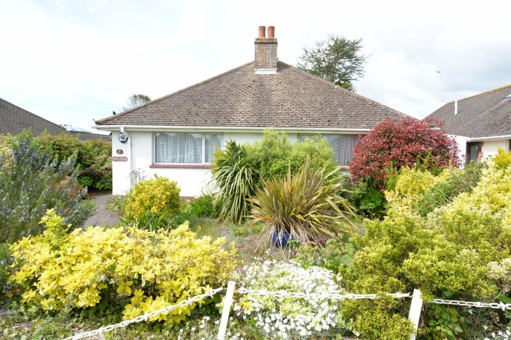 3 bedroom bungalow for sale in Heathwood Avenue, Barton on Sea, New