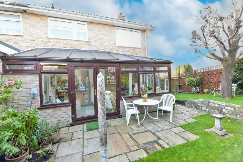 3 bedroom end of terrace house for sale in Willowdene Close, New Milton
