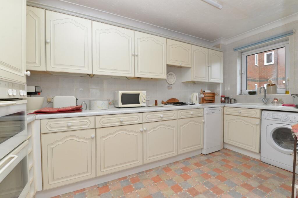 Additional property image - Heather Lodge, Whitefield Road, New Milton, Hampshire, BH25