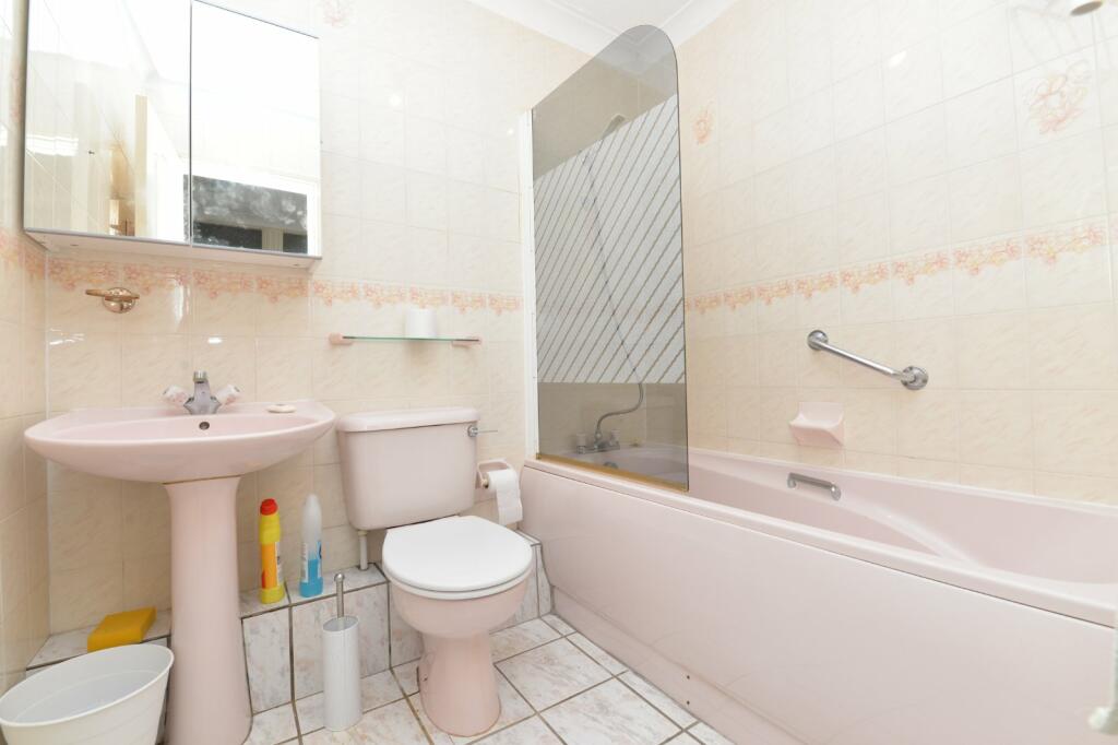 Additional property image - Heather Lodge, Whitefield Road, New Milton, Hampshire, BH25