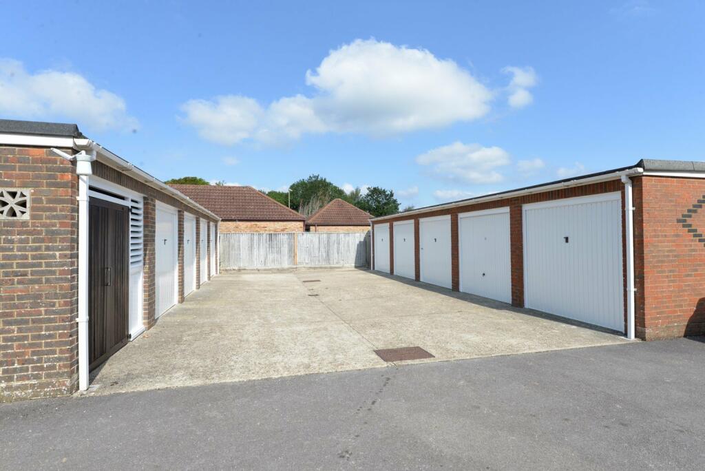 Additional property image - Heather Lodge, Whitefield Road, New Milton, Hampshire, BH25
