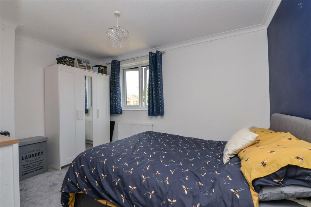 Additional property image - Vincent Road, New Milton, Hampshire, BH25