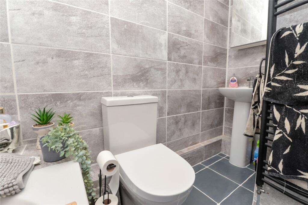 Additional property image - Vincent Road, New Milton, Hampshire, BH25