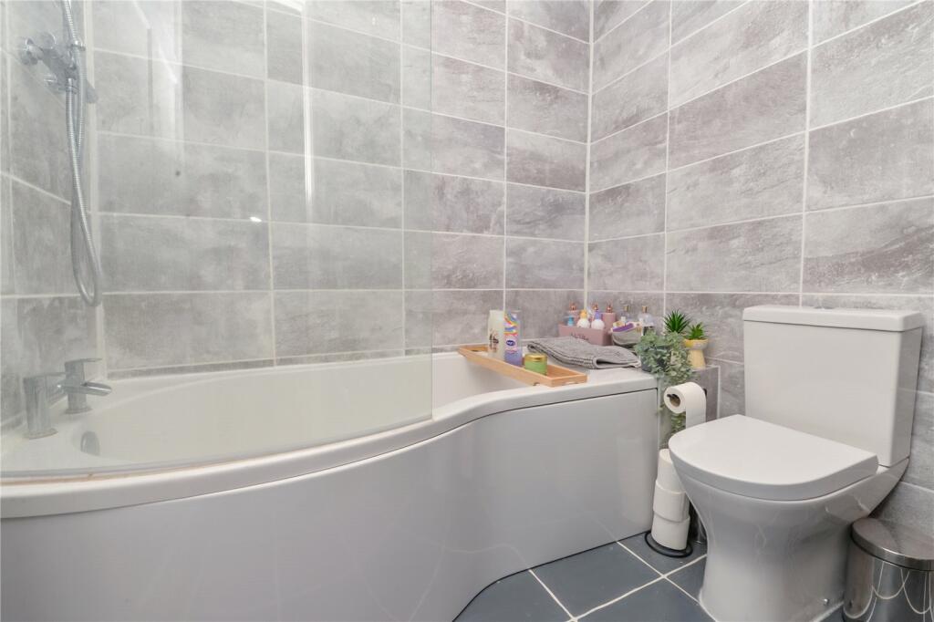 Additional property image - Vincent Road, New Milton, Hampshire, BH25